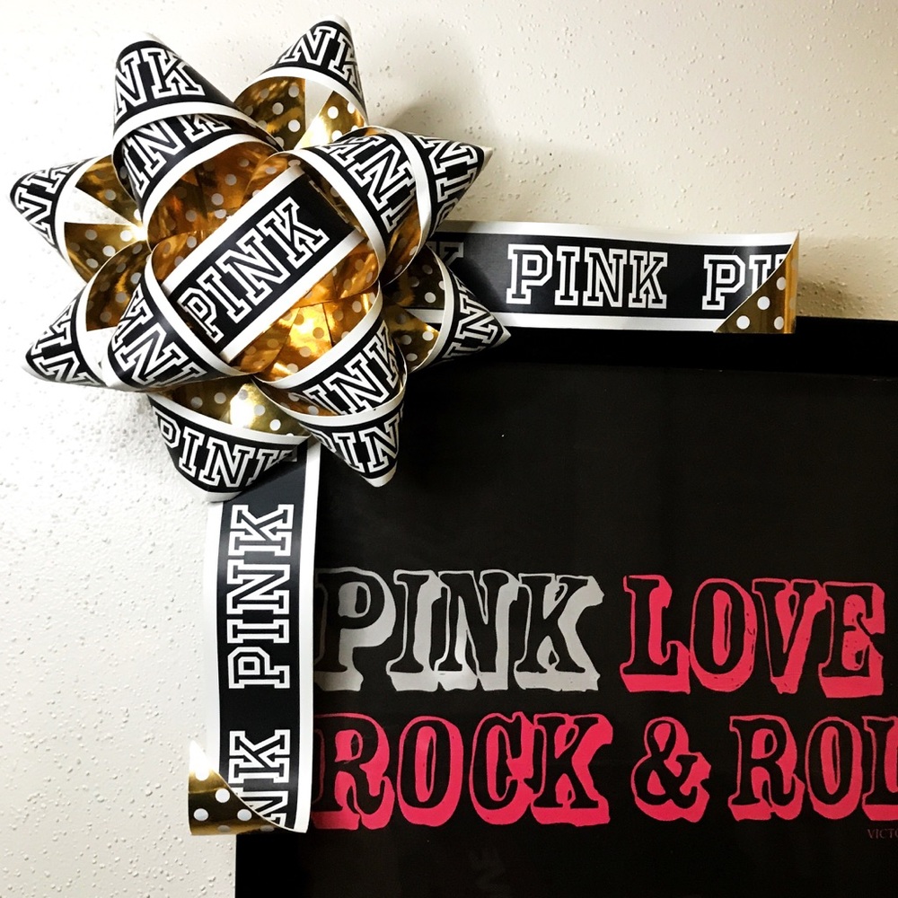 VS PINK self hanging display bow.